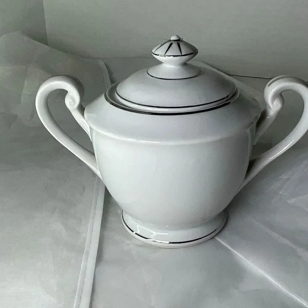 Vintage Hakusan Rikisha pattern porcelain sugar bowl with lid.